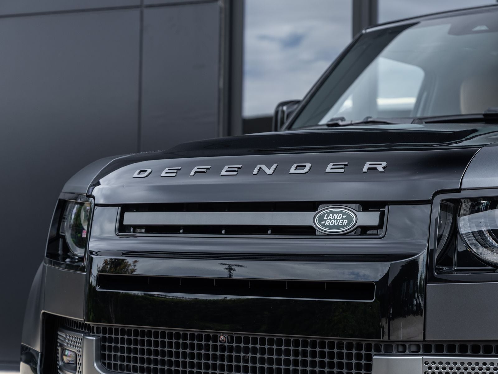2024 Land Rover Defender 90 Carpathian Edition