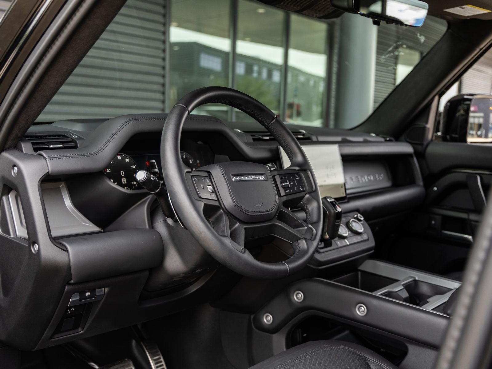 2025 Land Rover Defender 130 V8