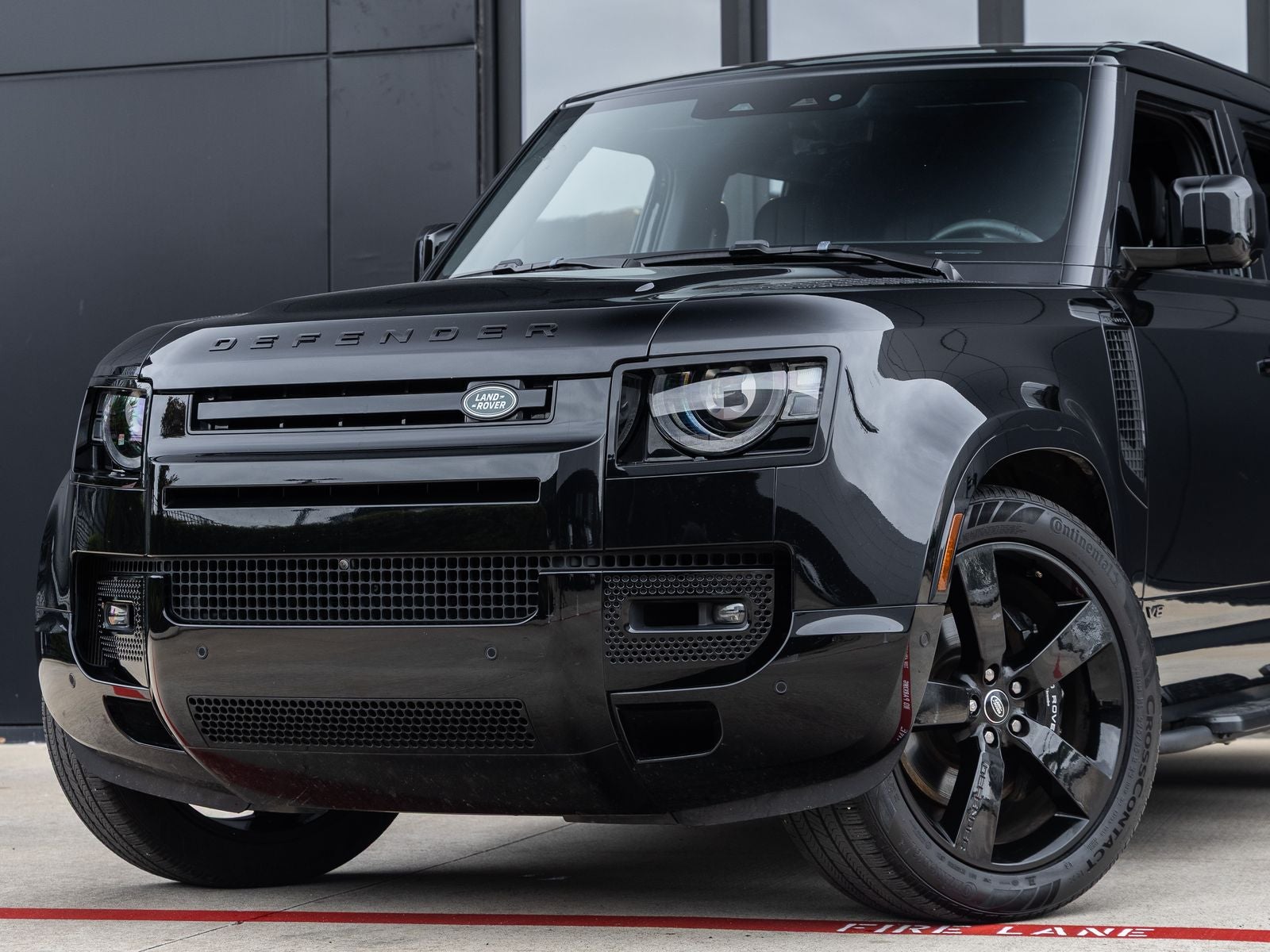 2025 Land Rover Defender 130 V8