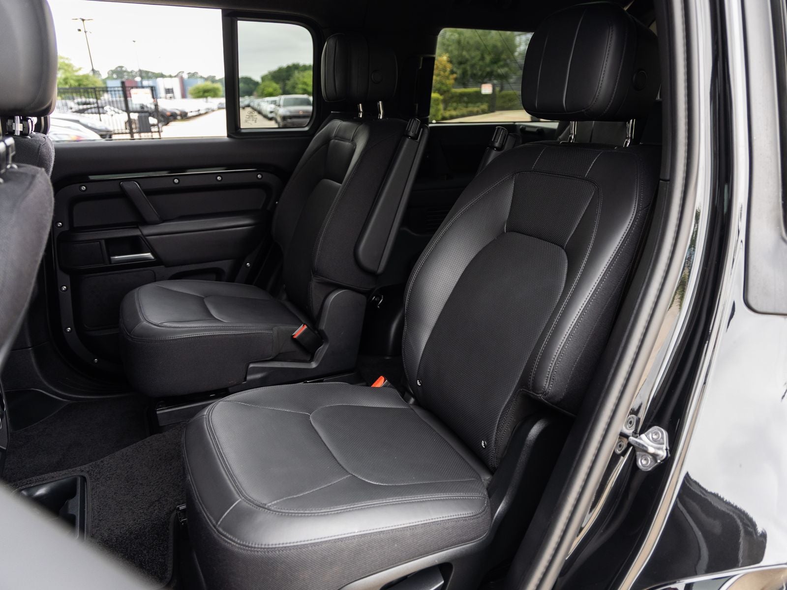 2025 Land Rover Defender 130 V8
