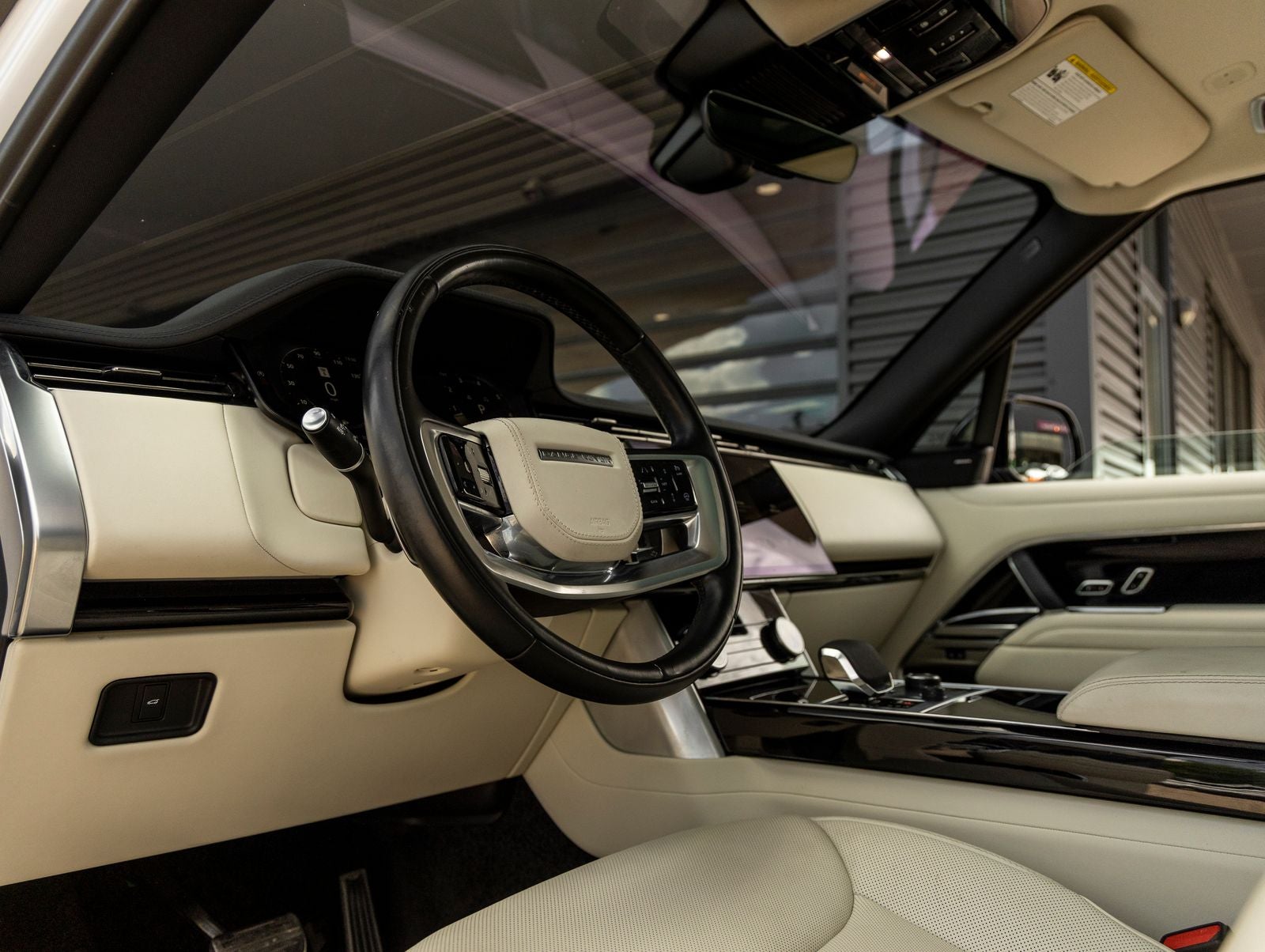 2023 Land Rover Range Rover SE