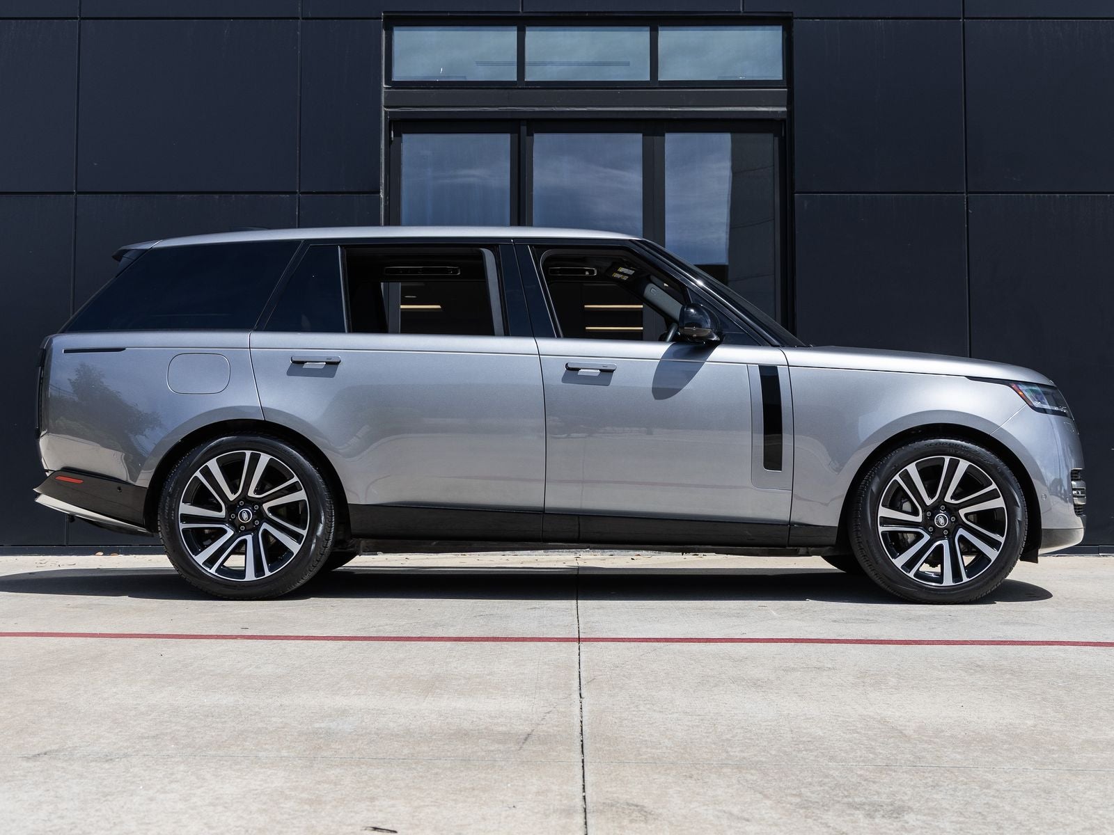 2023 Land Rover Range Rover SE LWB