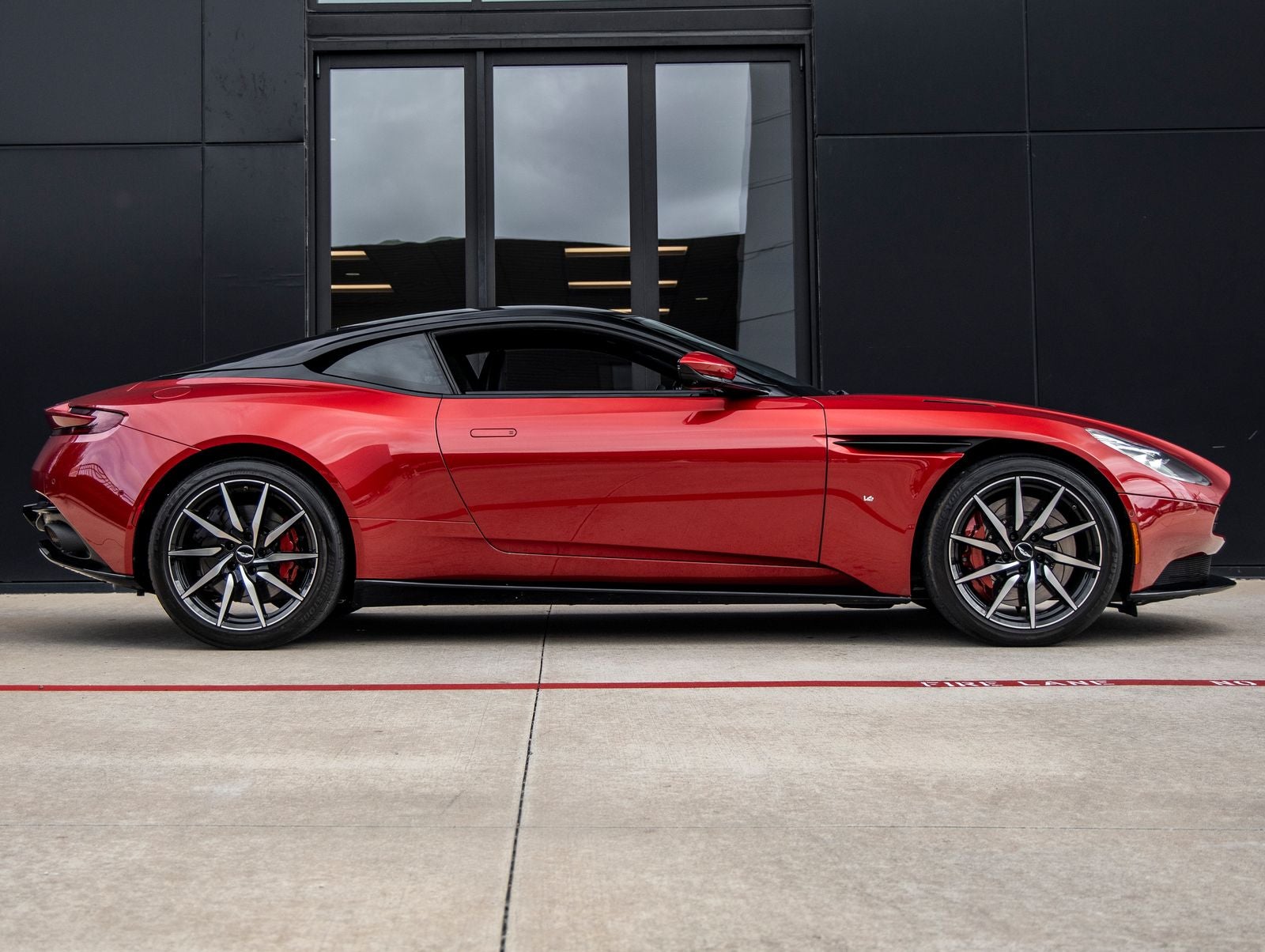 2017 Aston Martin DB11 Base