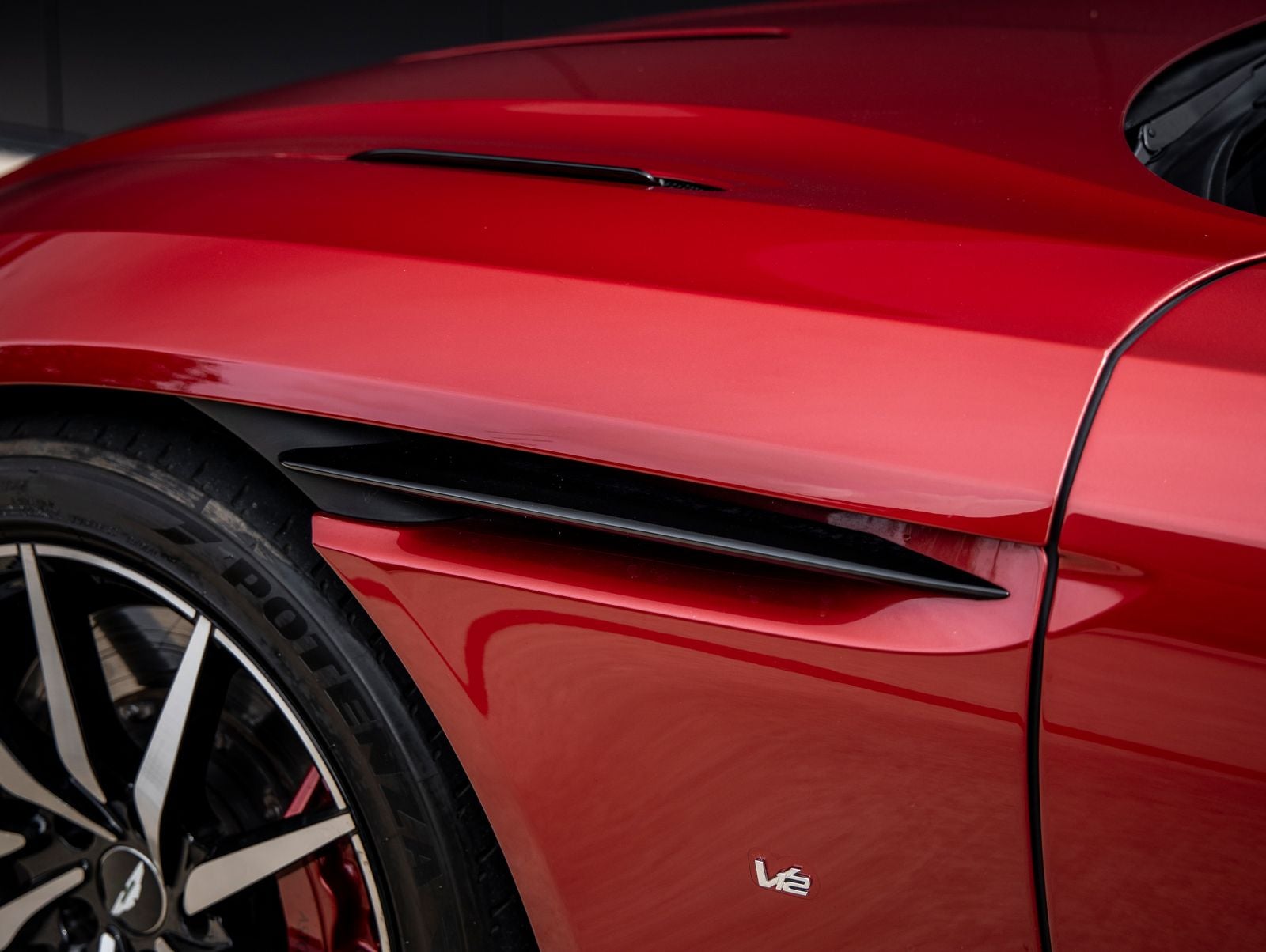 2017 Aston Martin DB11 Base