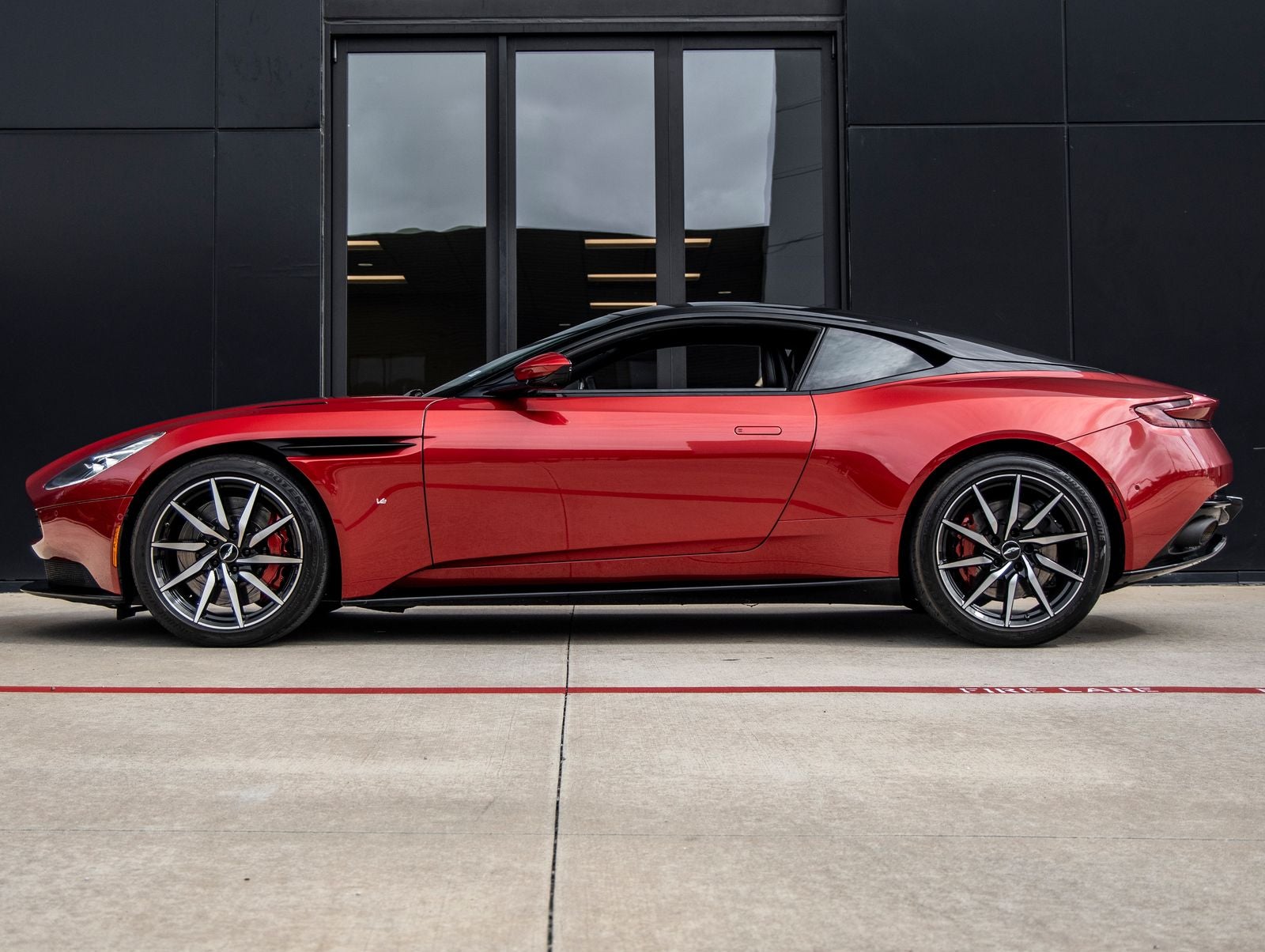 2017 Aston Martin DB11 Base