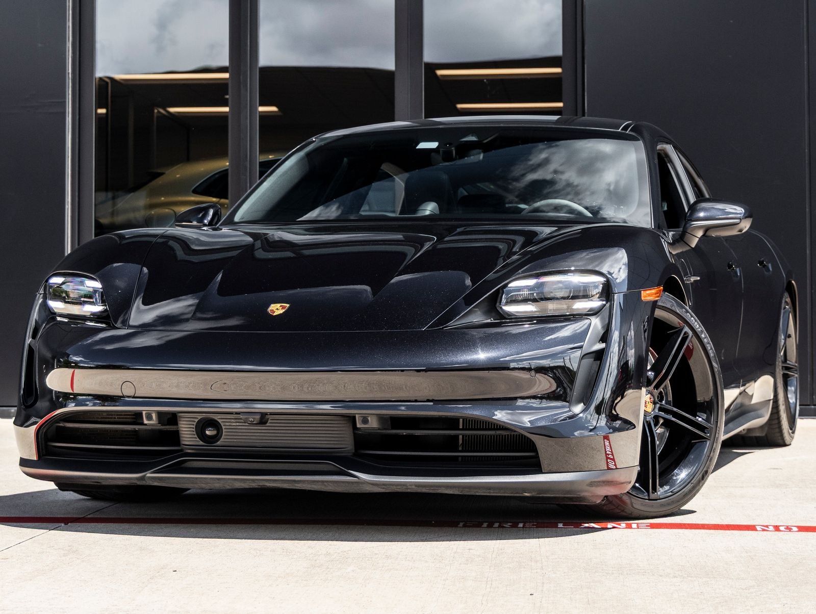 2023 Porsche Taycan -'s photo