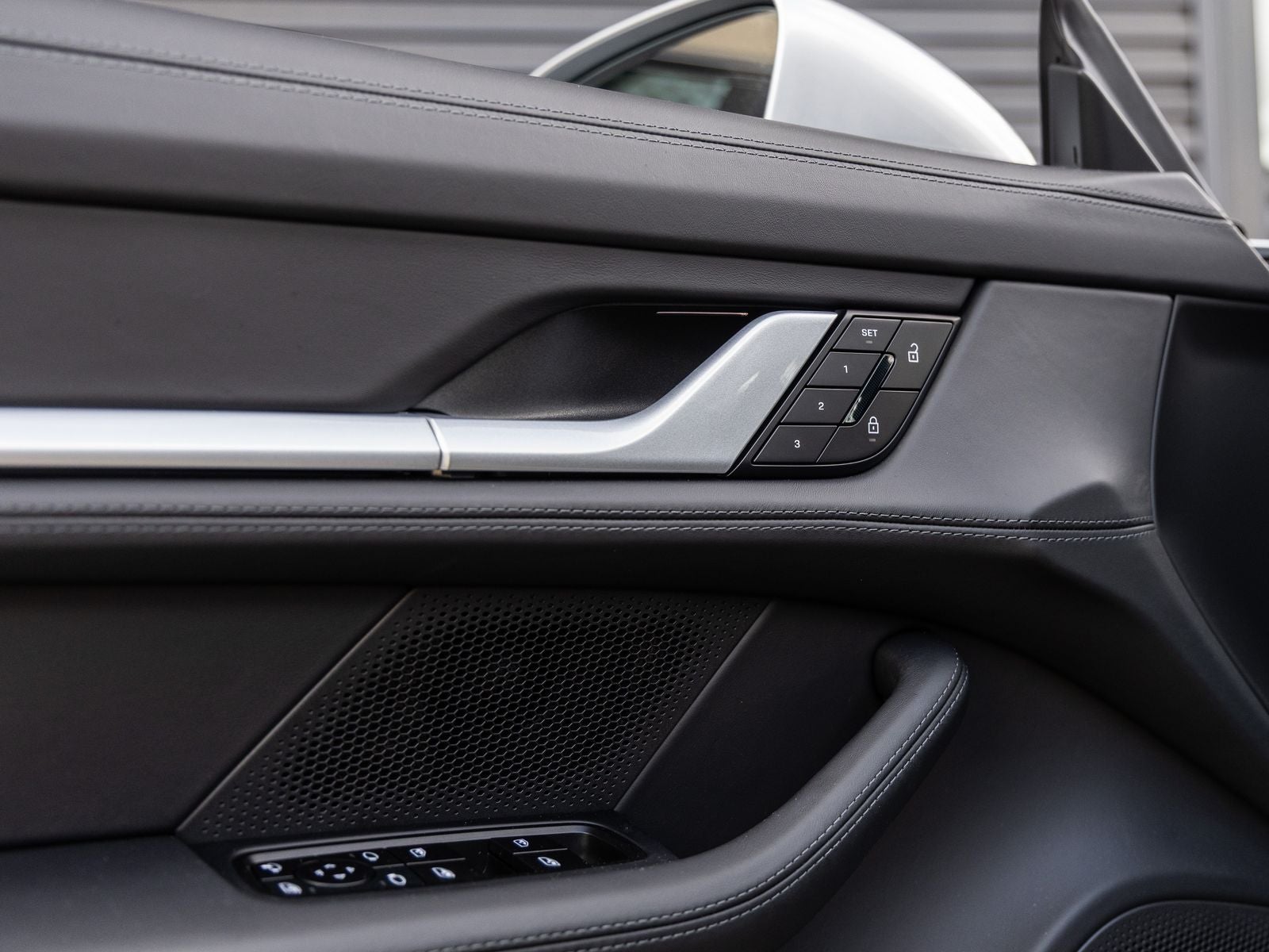 2026 Porsche Taycan 4 Black Edition