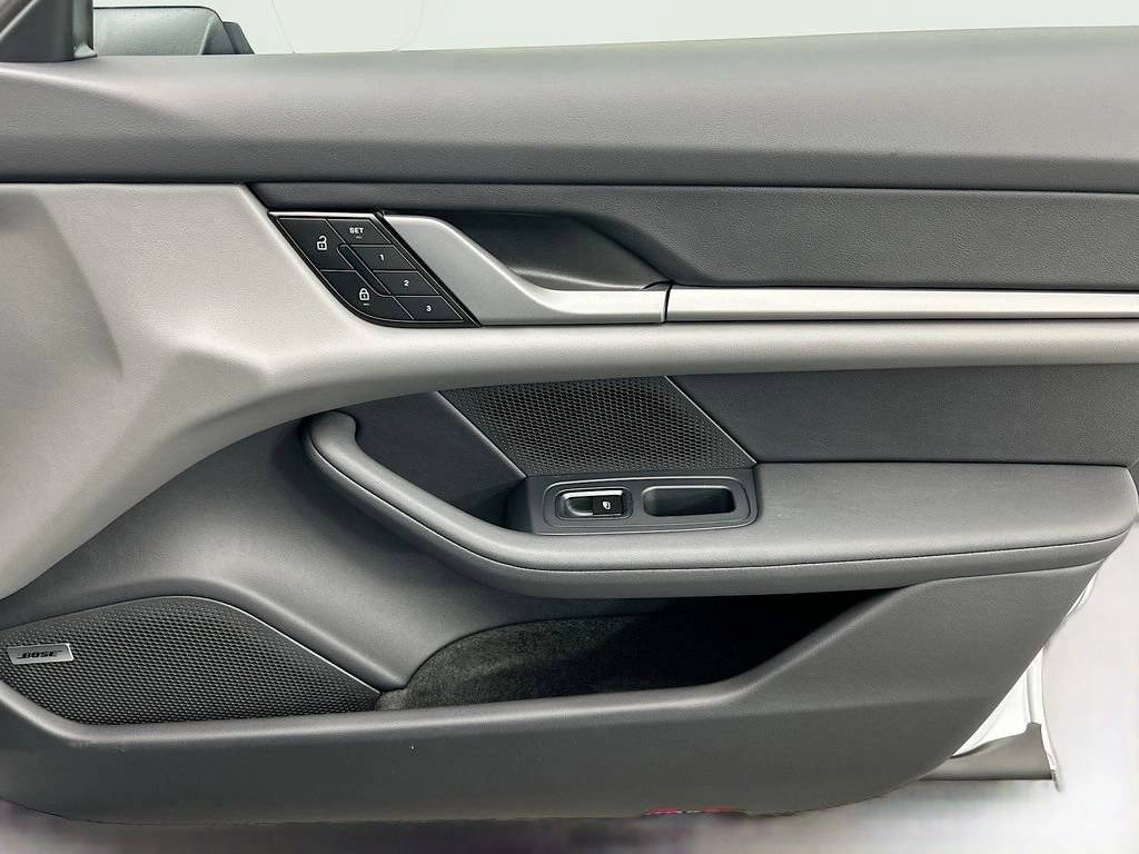 2026 Porsche Taycan 4