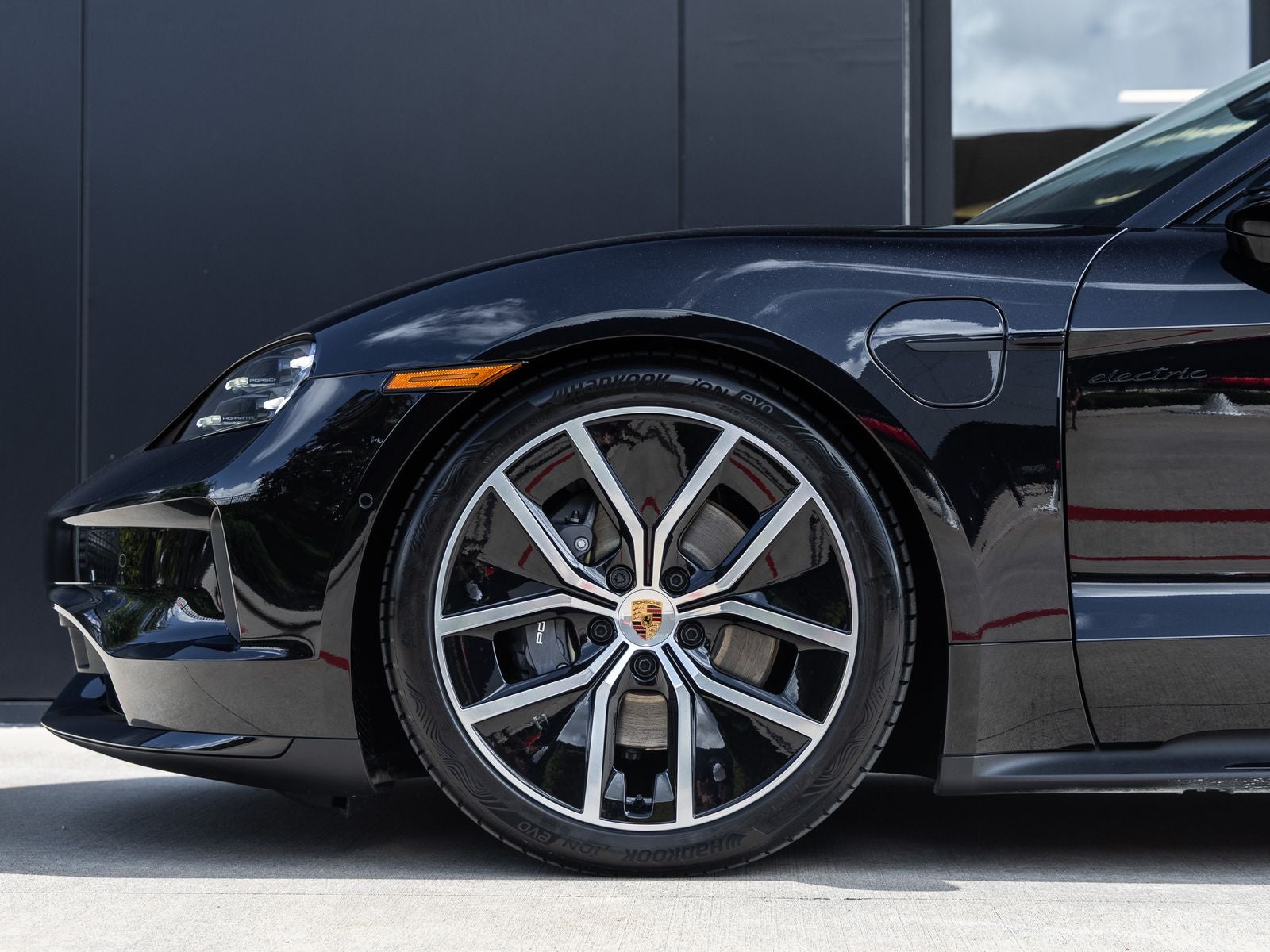 2026 Porsche Taycan Taycan Black Edition
