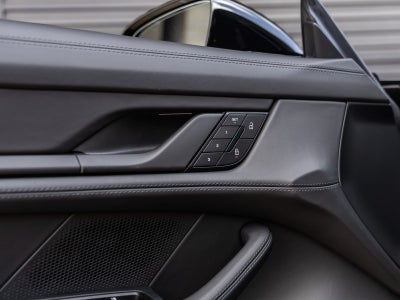 2026 Porsche Taycan Taycan Black Edition