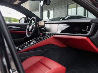 2026 Porsche Panamera 4