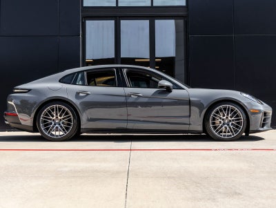 2026 Porsche Panamera 4