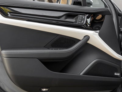 2026 Porsche Panamera 4