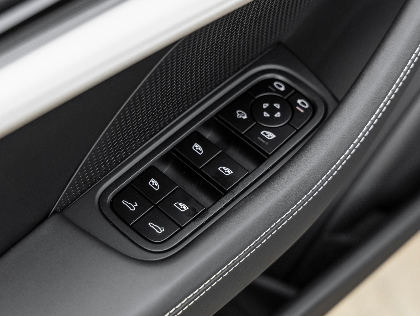 2026 Porsche Panamera 4