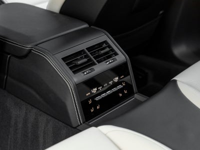 2026 Porsche Panamera 4