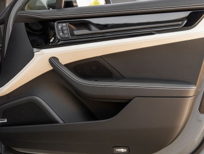 2026 Porsche Panamera 4