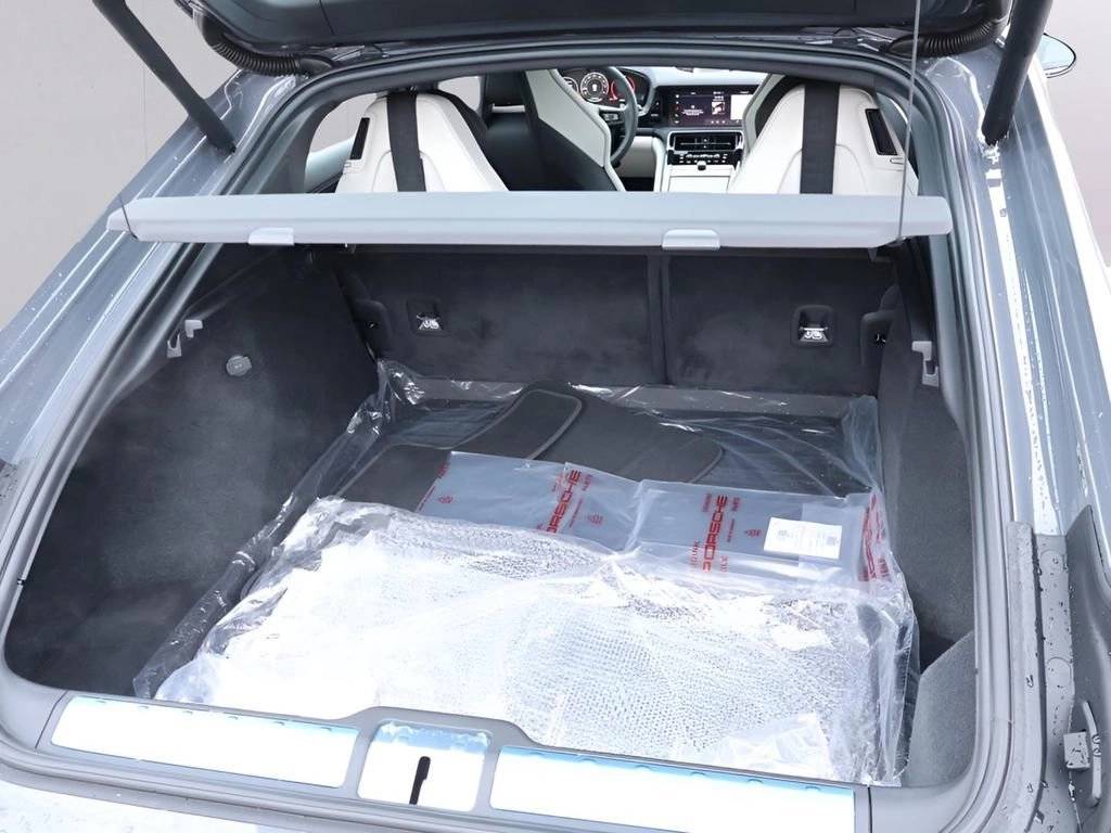 2026 Porsche Panamera 4