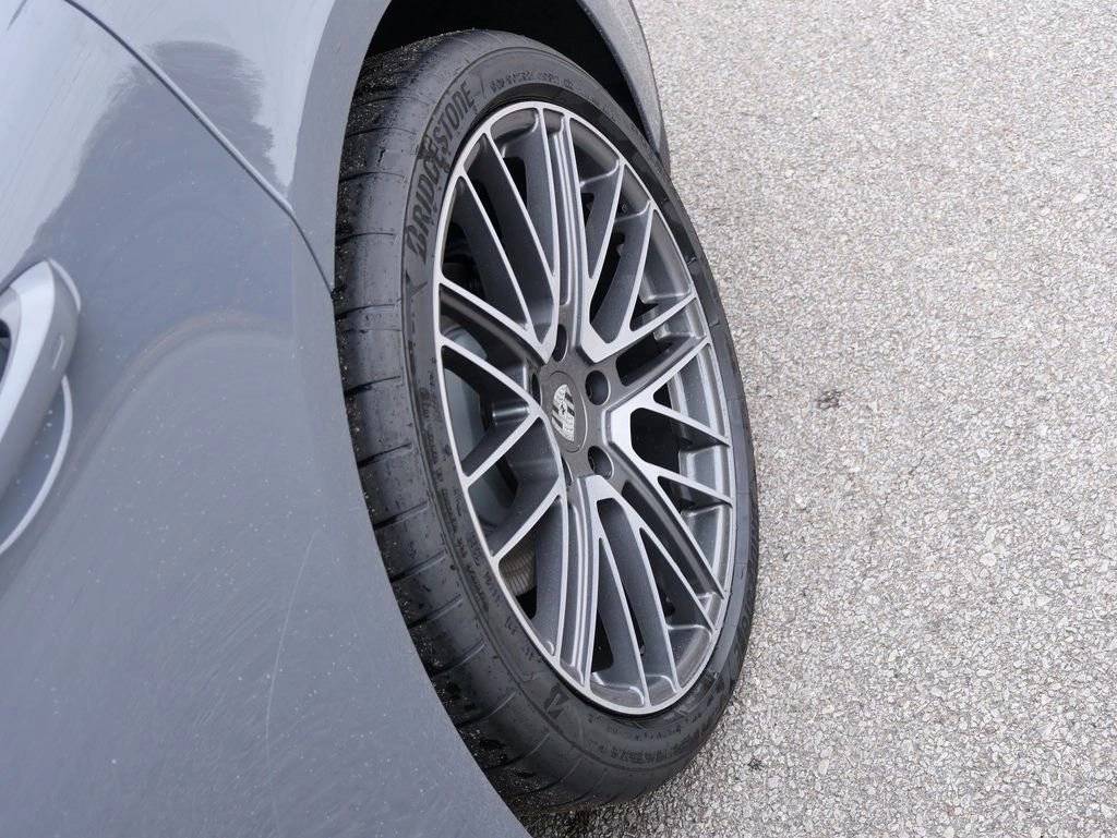 2026 Porsche Panamera 4