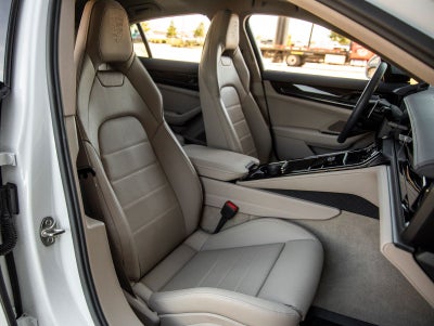 2025 Porsche Panamera RWD