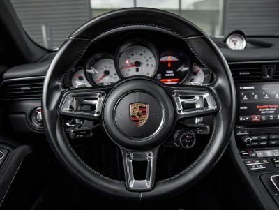 2018 Porsche 911 911 Carrera 4 GTS