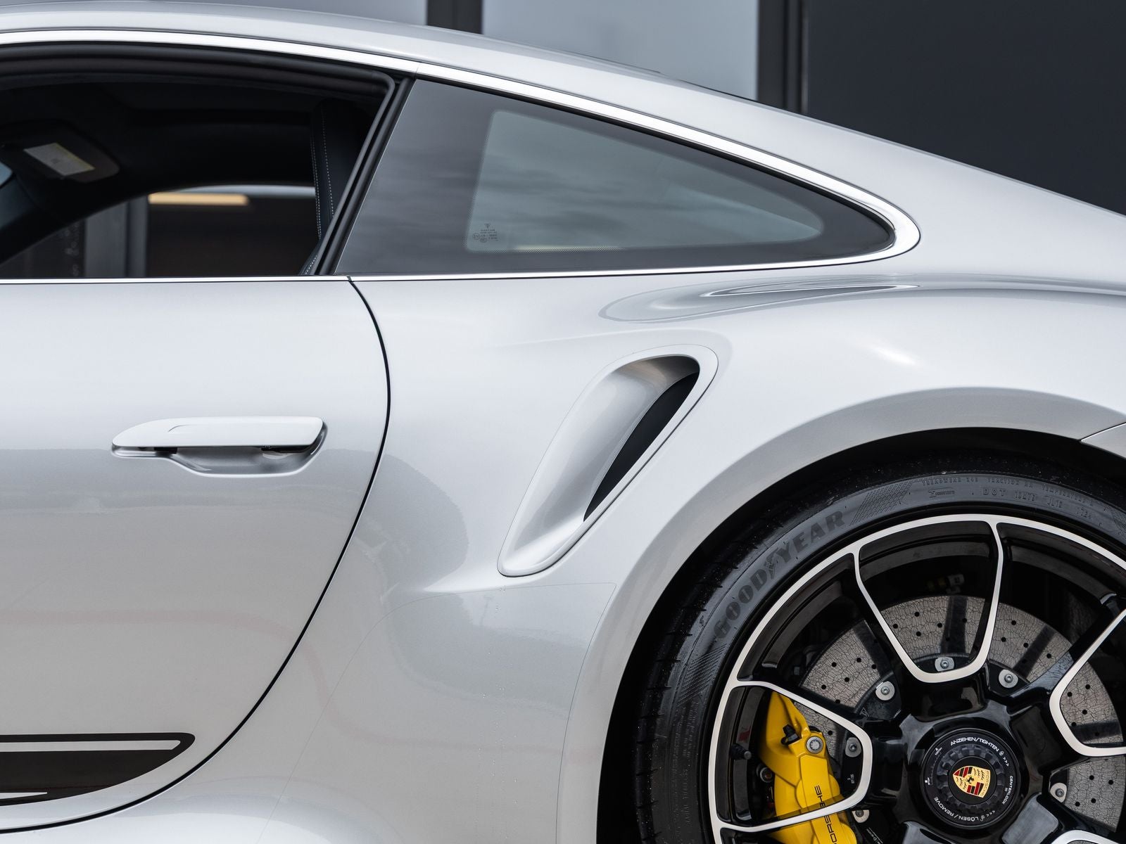 2025 Porsche 911 Turbo S