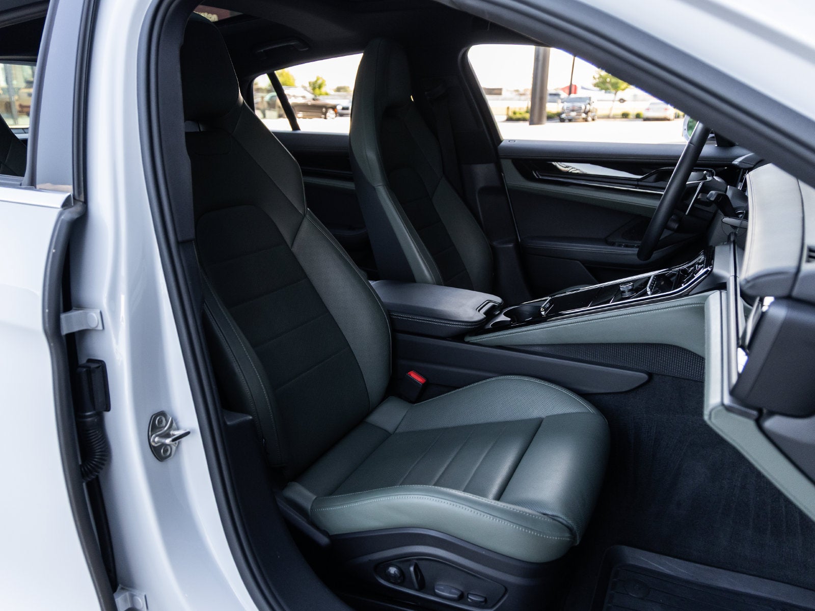 2025 Porsche Panamera Panamera 4 E-Hybrid