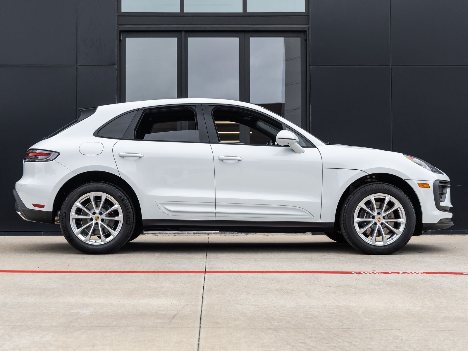2026 Porsche Macan AWD