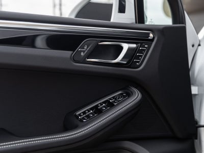 2026 Porsche Macan AWD