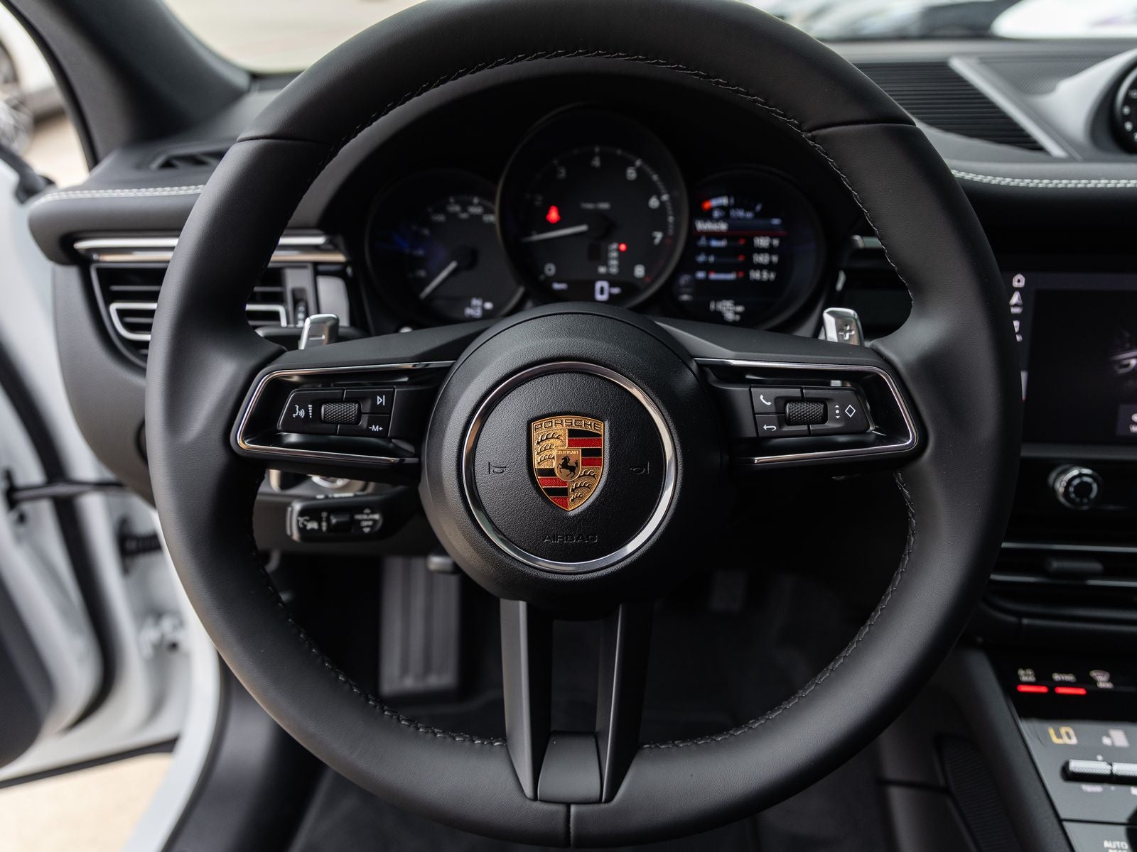 2026 Porsche Macan AWD