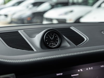 2026 Porsche Macan AWD