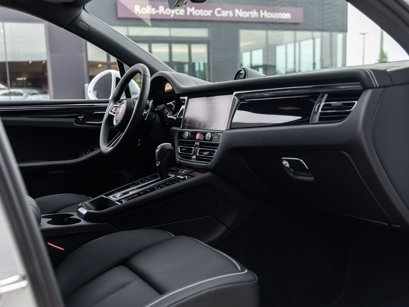 2026 Porsche Macan AWD