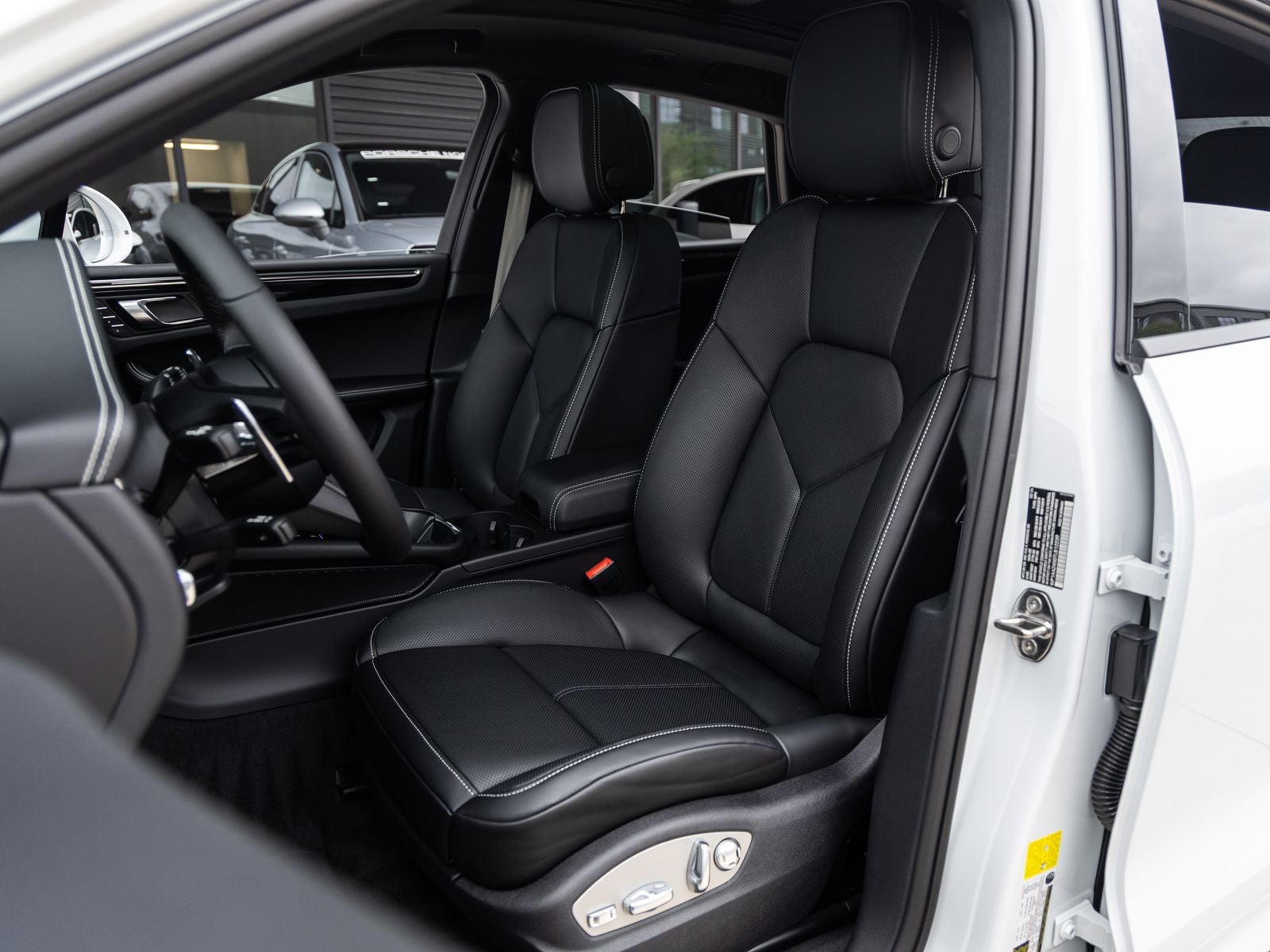 2026 Porsche Macan AWD