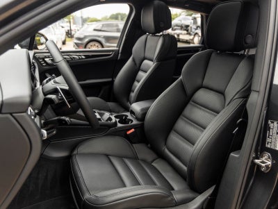 2026 Porsche Macan AWD