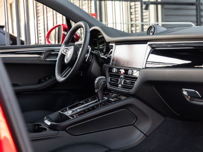 2026 Porsche Macan AWD