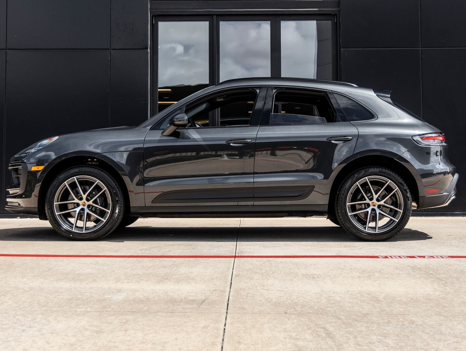2026 Porsche Macan AWD