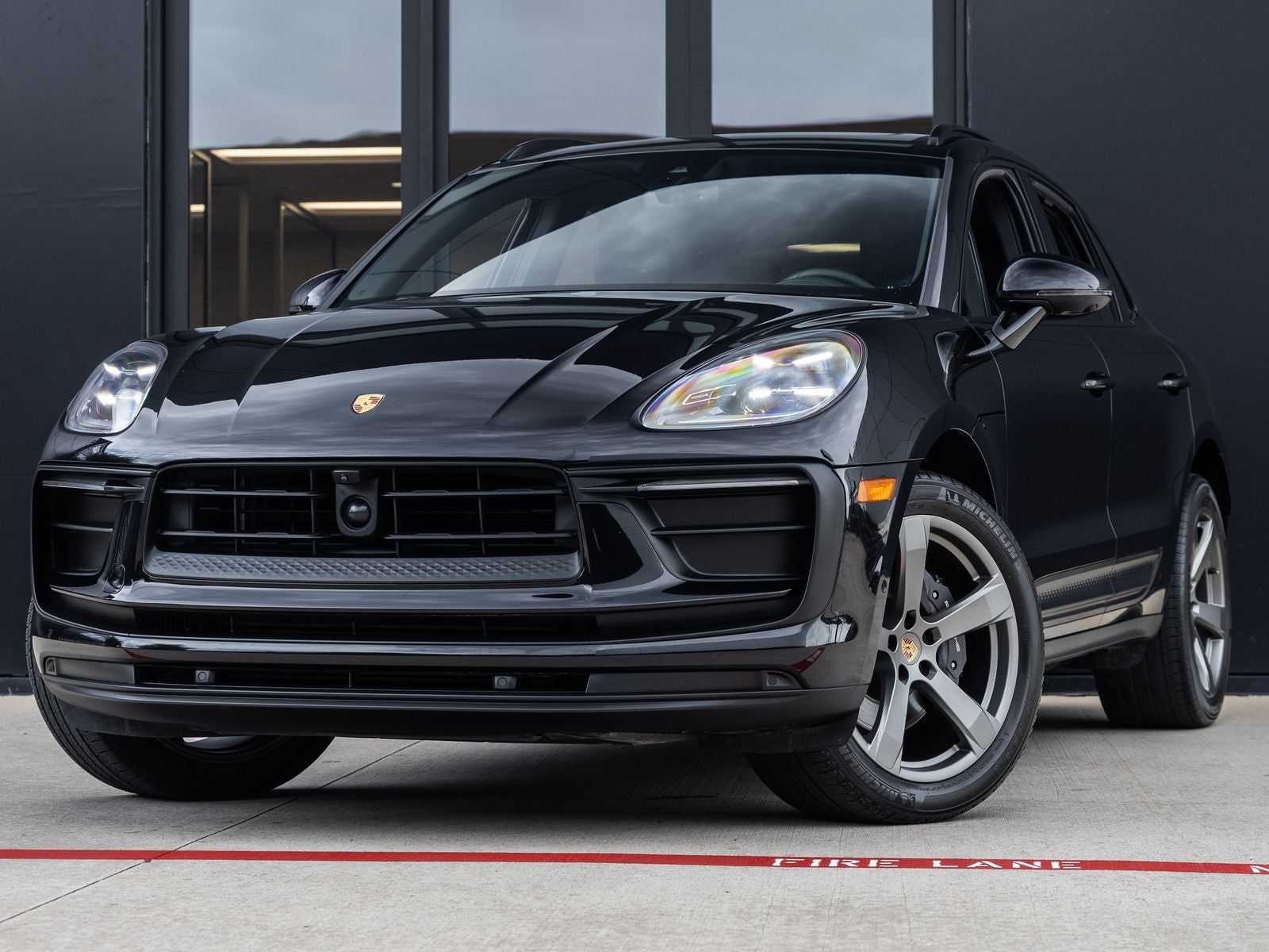2023 Porsche Macan -'s photo