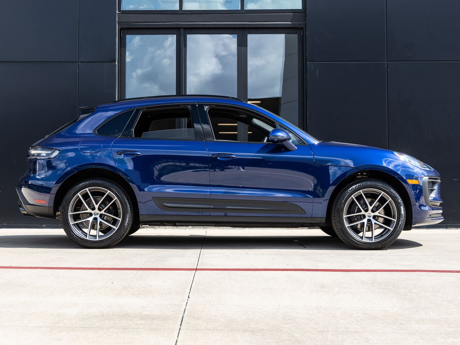 2025 Porsche Macan AWD