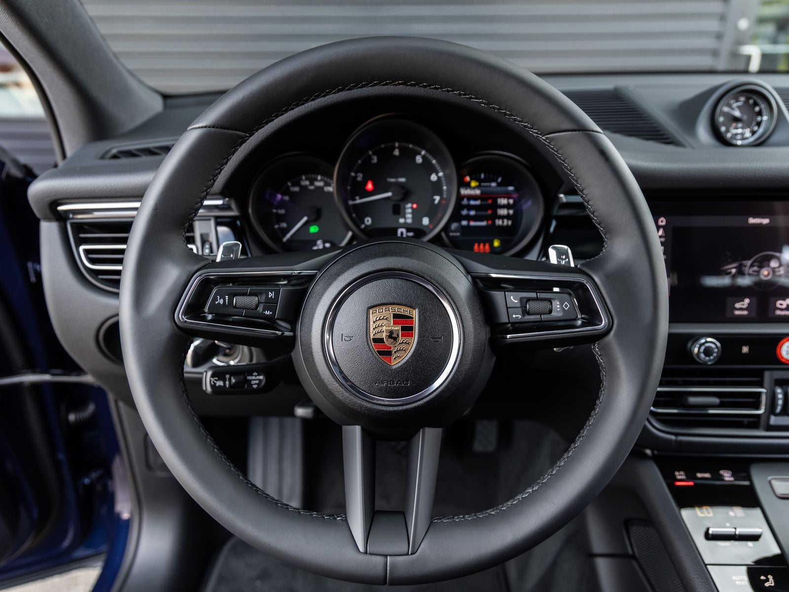 2025 Porsche Macan AWD