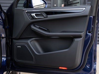 2025 Porsche Macan AWD