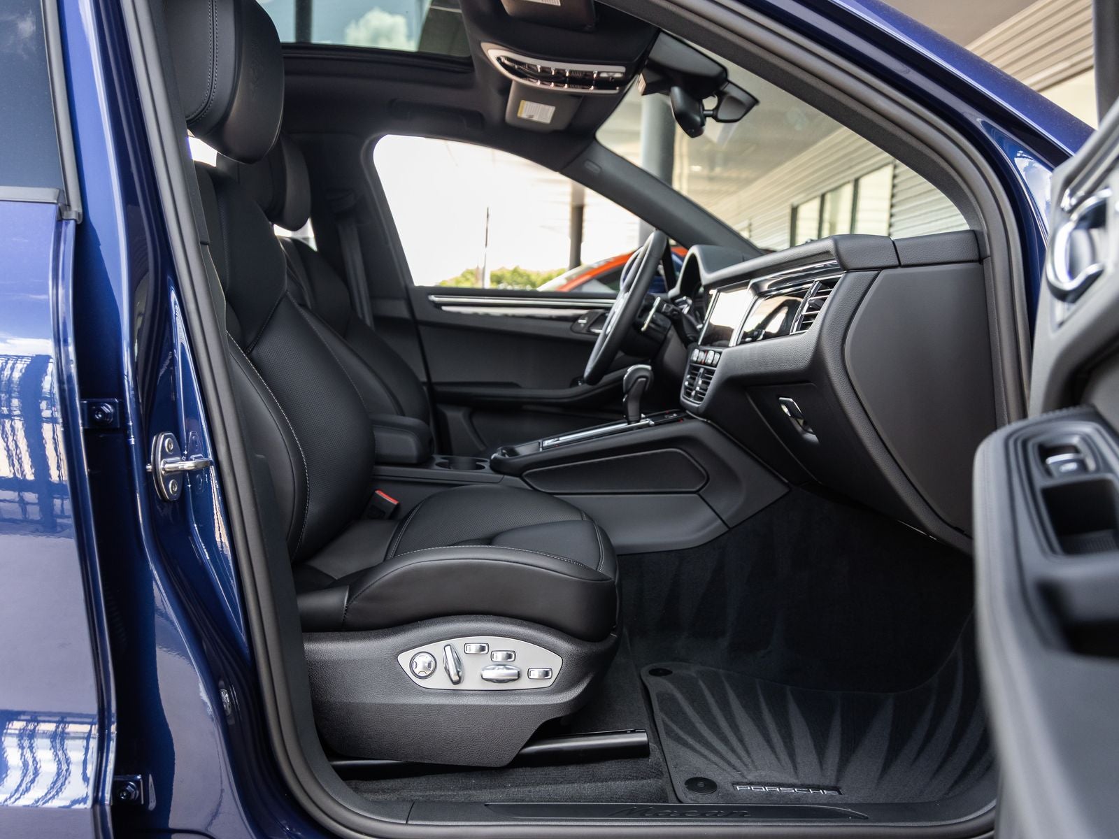 2025 Porsche Macan AWD