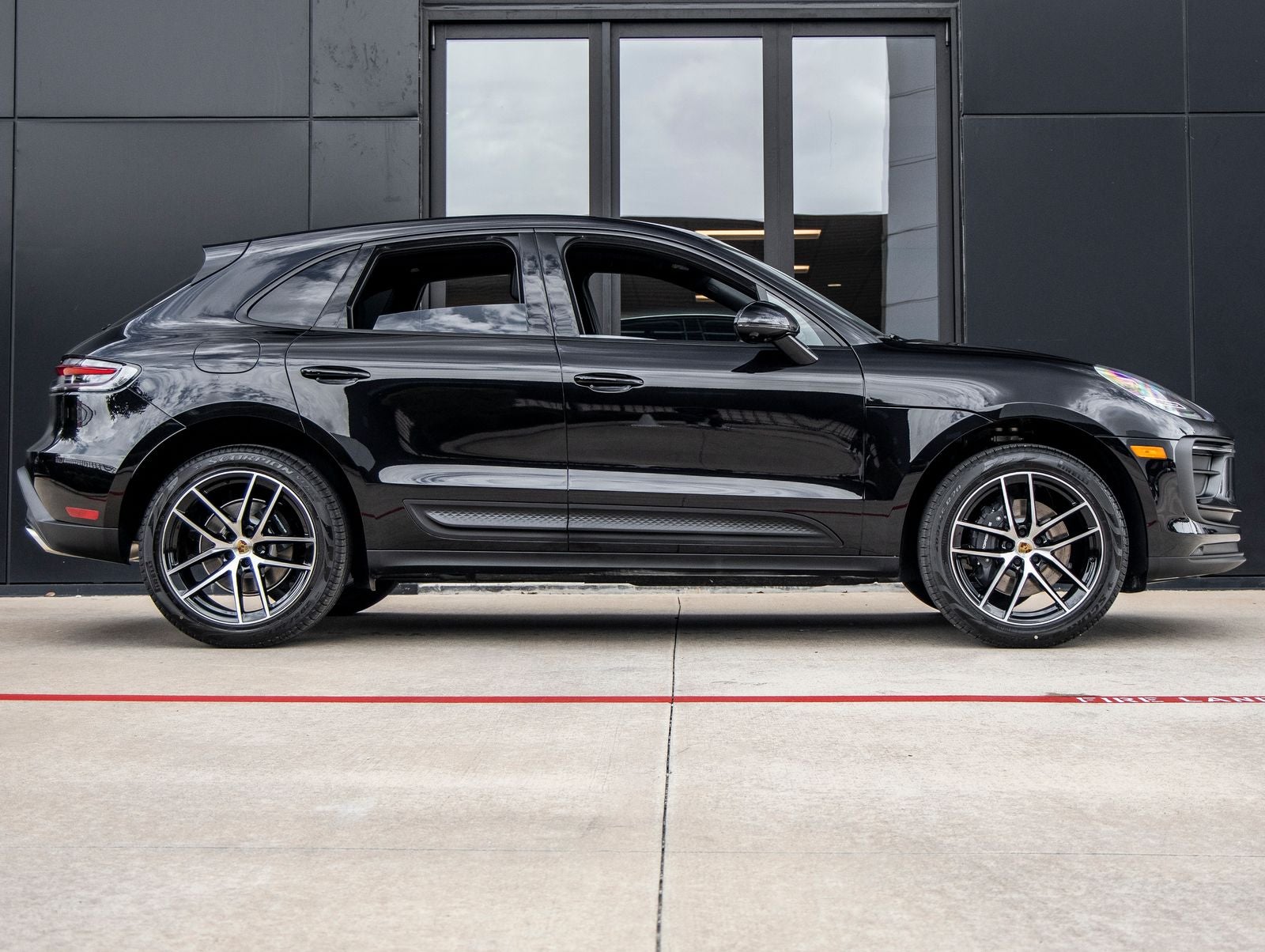 2026 Porsche Macan AWD
