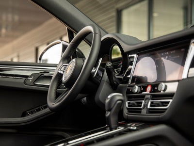2026 Porsche Macan AWD