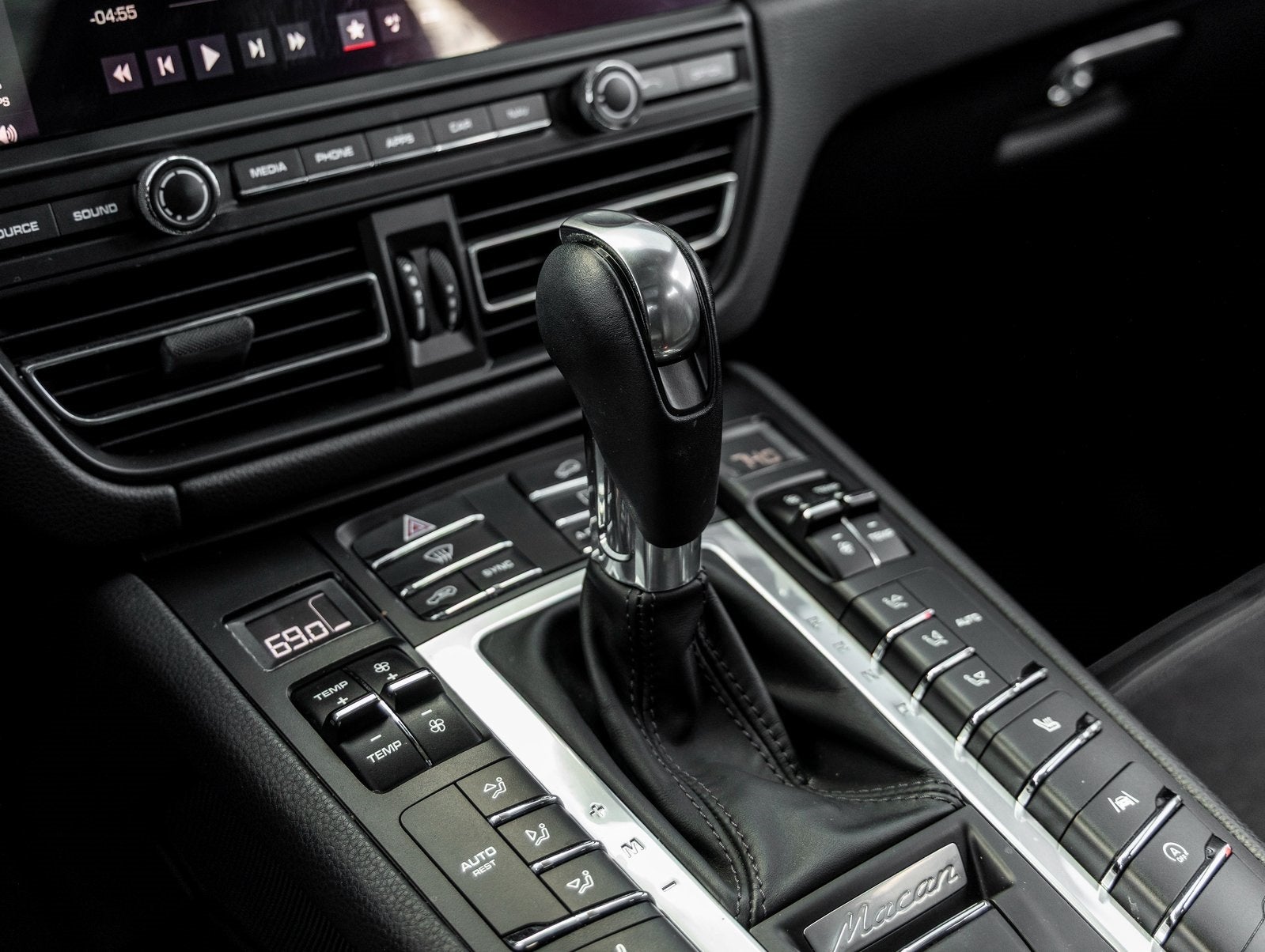 2021 Porsche Macan Macan