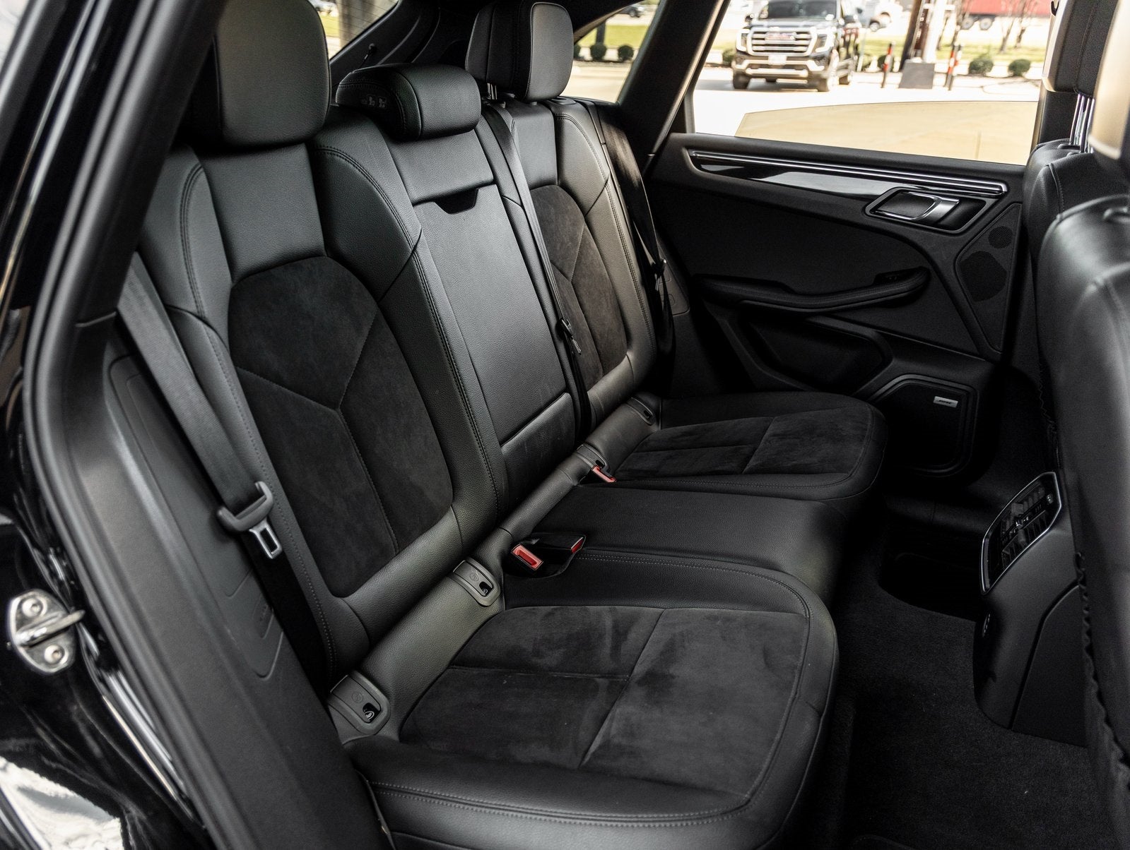 2021 Porsche Macan Macan