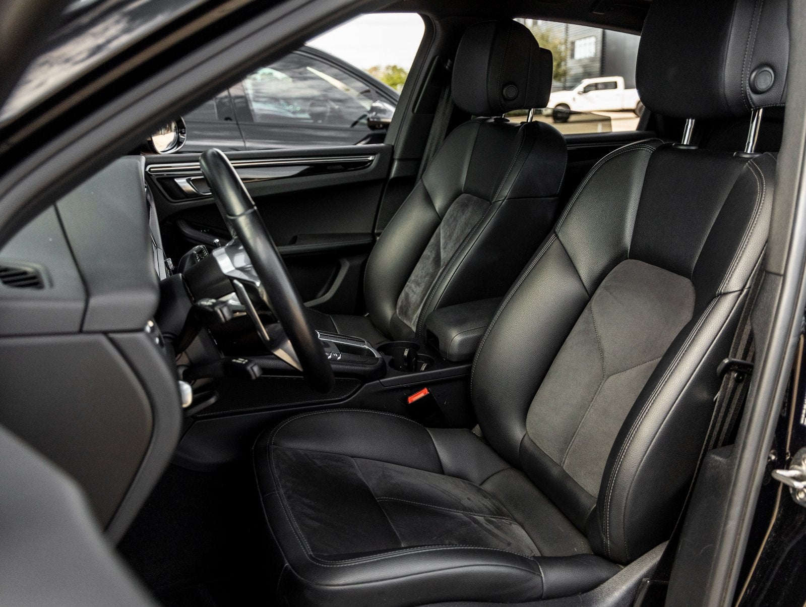 2021 Porsche Macan Macan