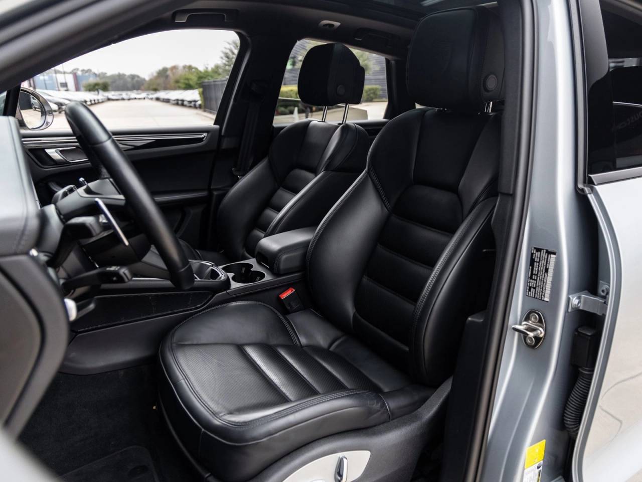 2023 Porsche Macan Macan T (MY23)