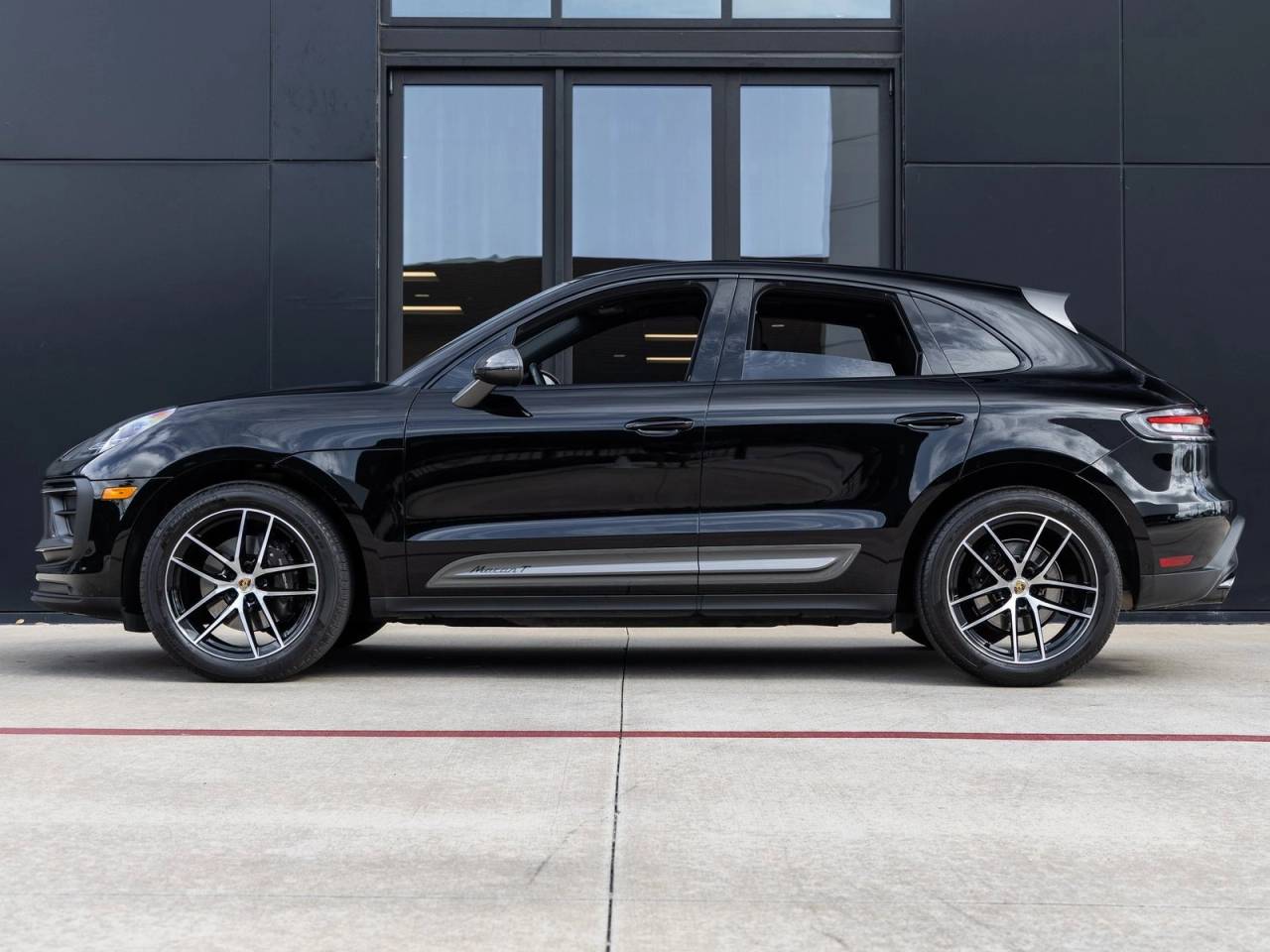 2023 Porsche Macan Macan T (MY23)