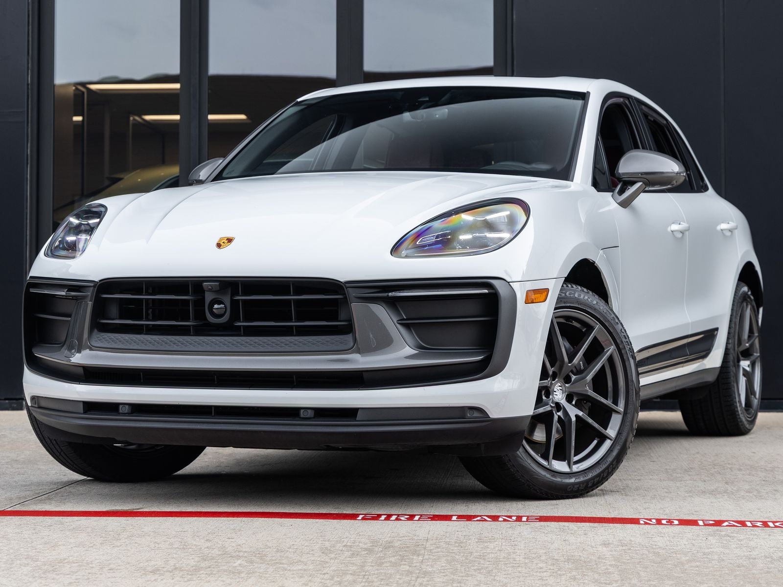 2023 Porsche Macan T's photo