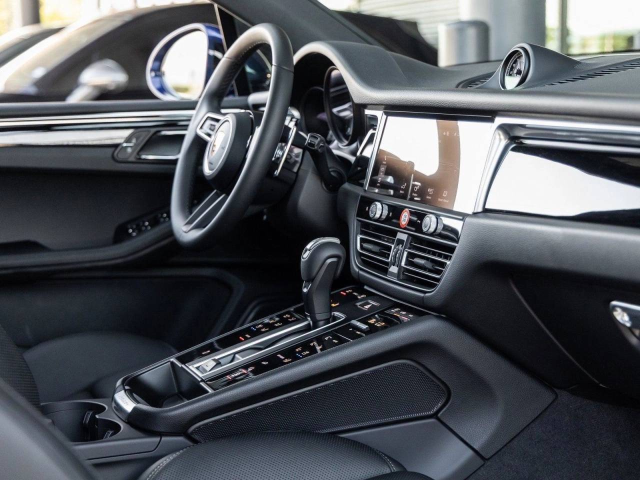 2026 Porsche Macan AWD