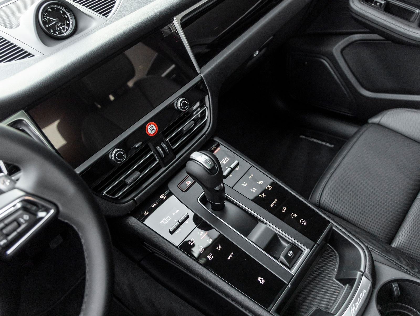 2026 Porsche Macan AWD